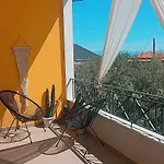 το σπίτι της μέλισσας 1 Apartman