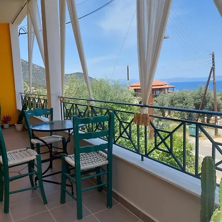 το σπίτι της μέλισσας 1 *