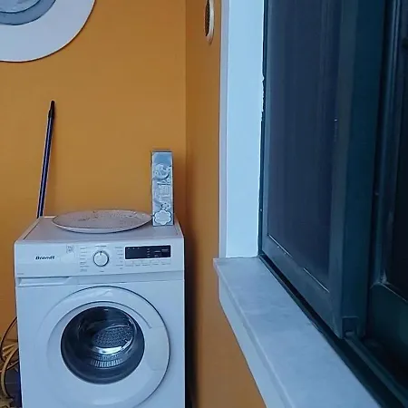 το σπίτι της μέλισσας 1 * Tirós