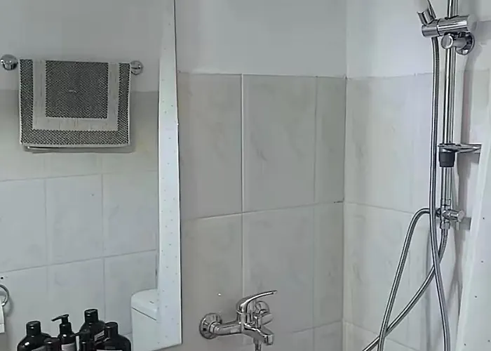 το σπίτι της μέλισσας 1 Tiros