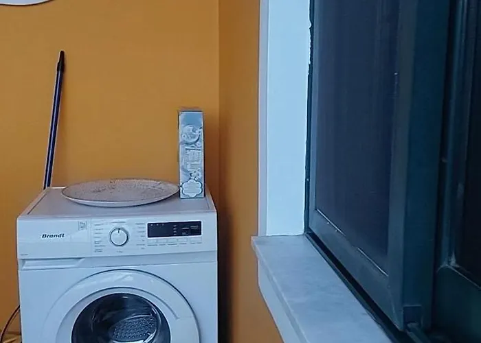 το σπίτι της μέλισσας 1 * Tirós